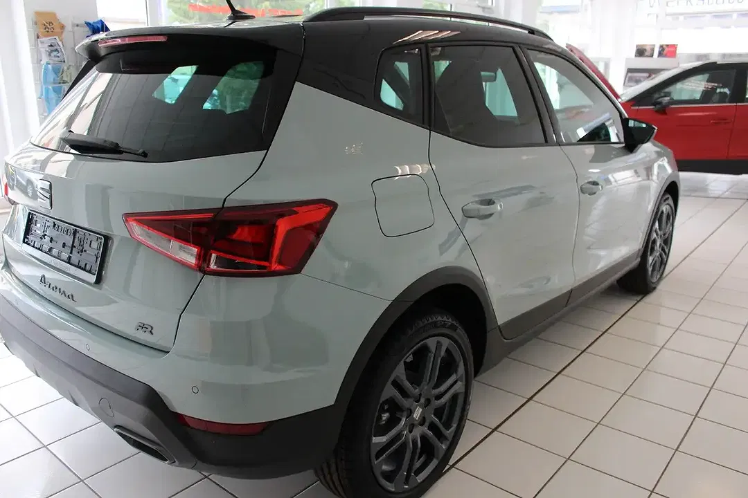 SEAT Arona - Thumbnail 4
