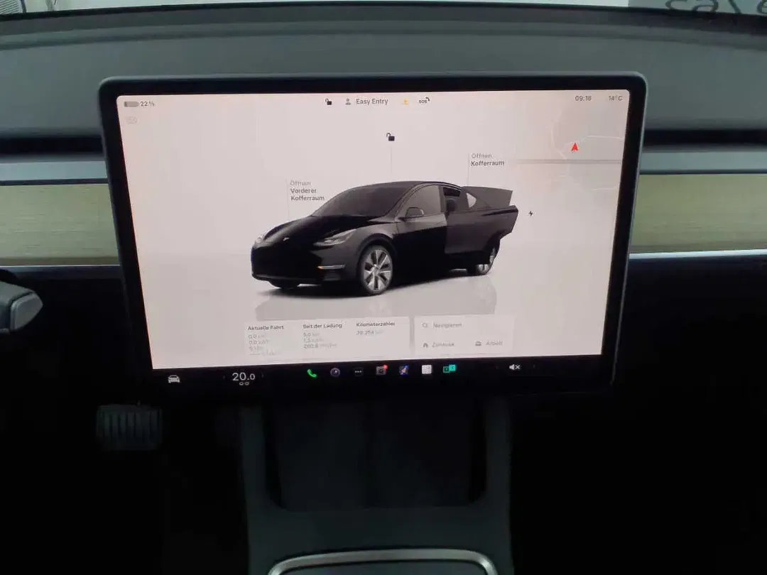 Tesla Model Y - Thumbnail 6