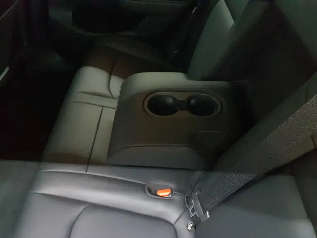 Tesla Model Y - Thumbnail 9