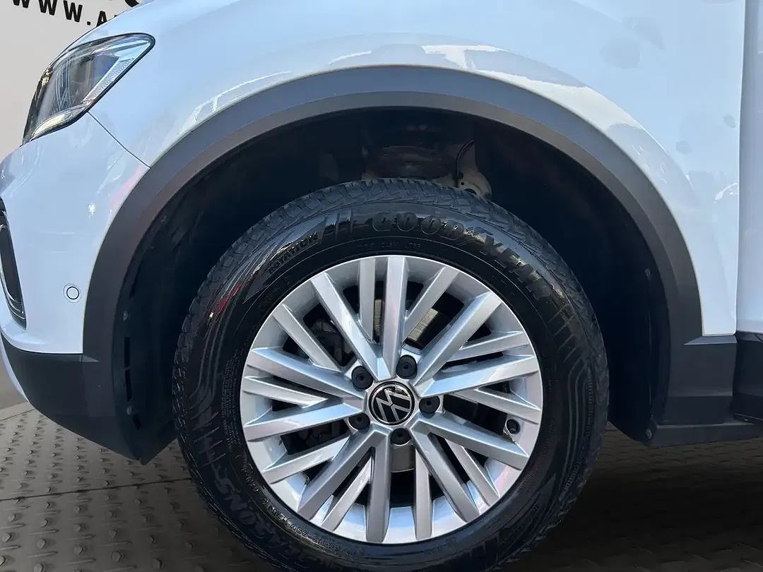 Volkswagen T-Roc - Thumbnail 10
