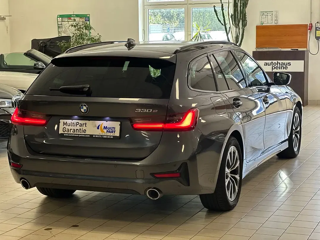 BMW 330 - Thumbnail 10