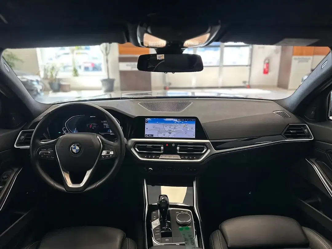 BMW 330 - Thumbnail 3