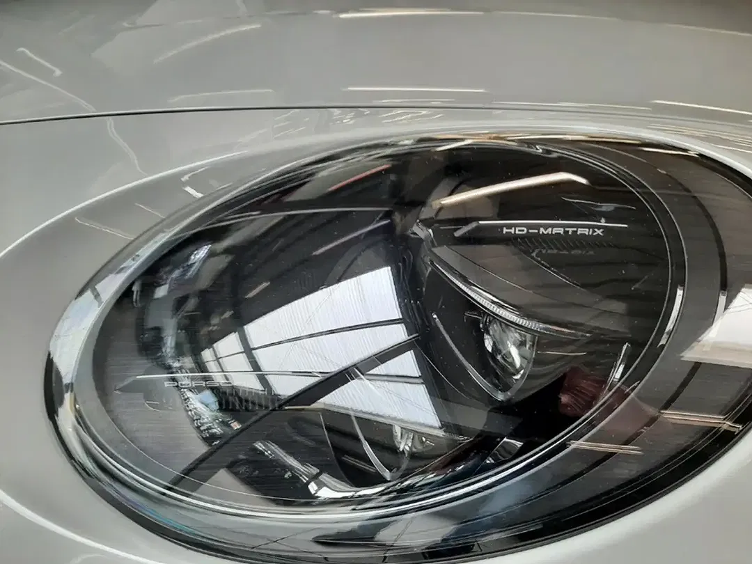Porsche 911 - Thumbnail 10