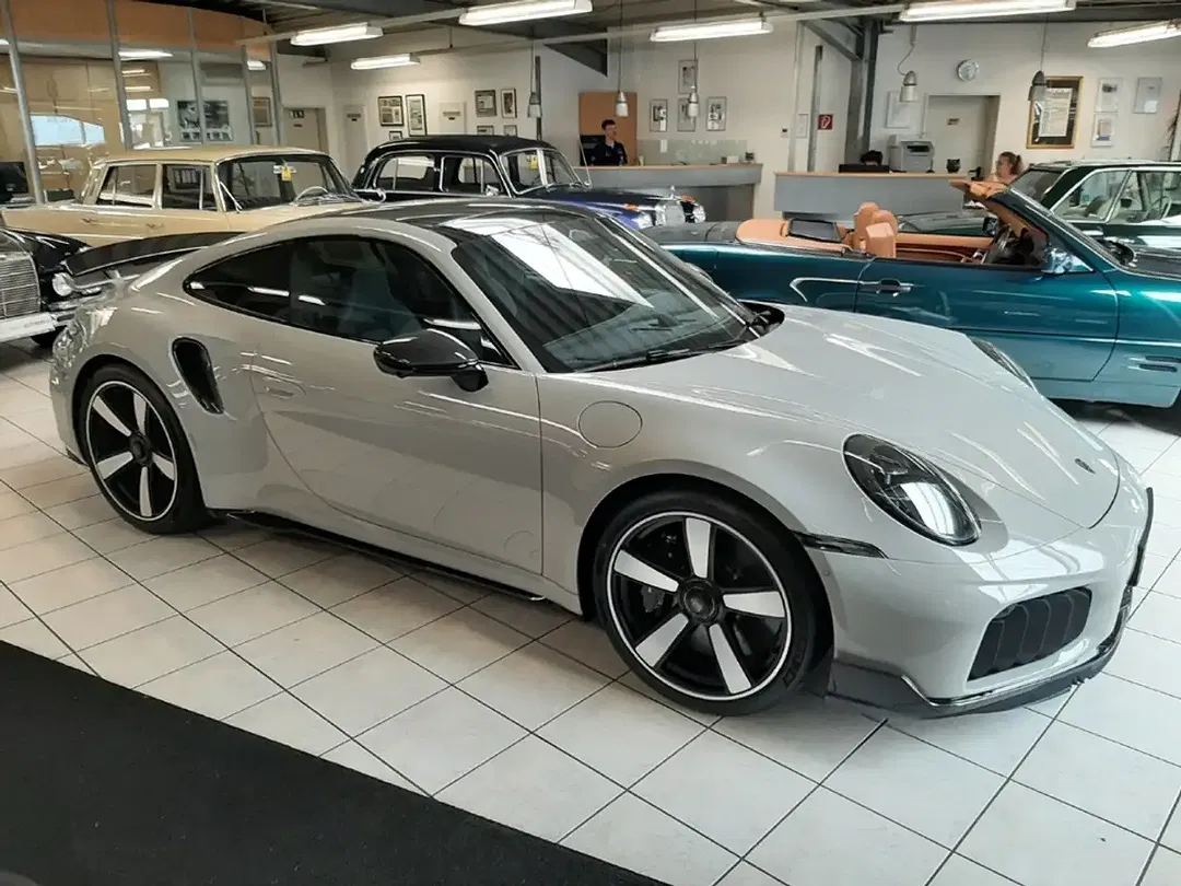 Porsche 911 - Thumbnail 3