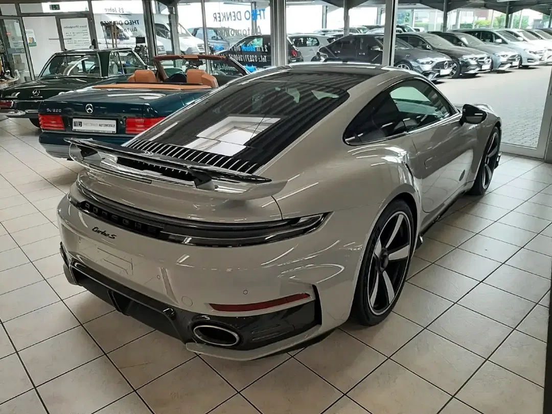 Porsche 911 - Thumbnail 4