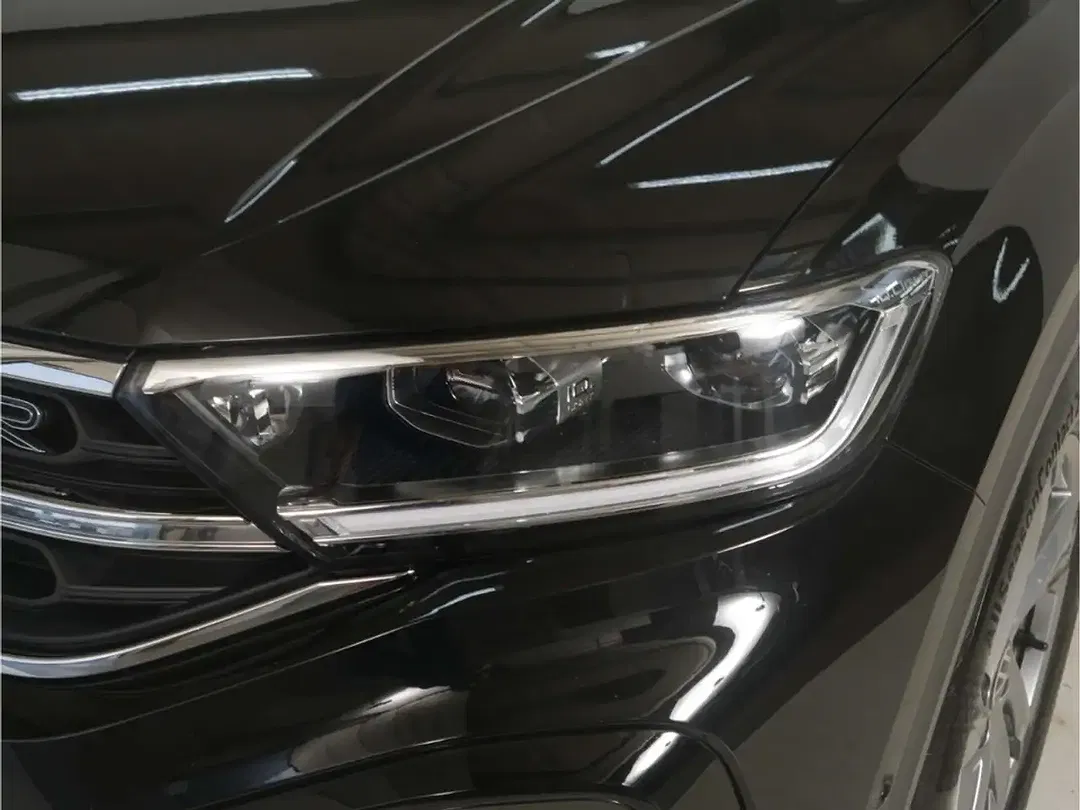 Volkswagen T-Roc - Thumbnail 4