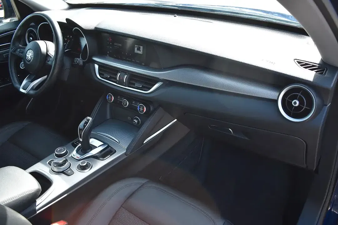 Alfa Romeo Stelvio - Thumbnail 11