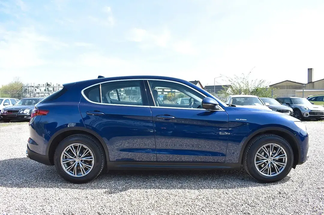 Alfa Romeo Stelvio - Thumbnail 5
