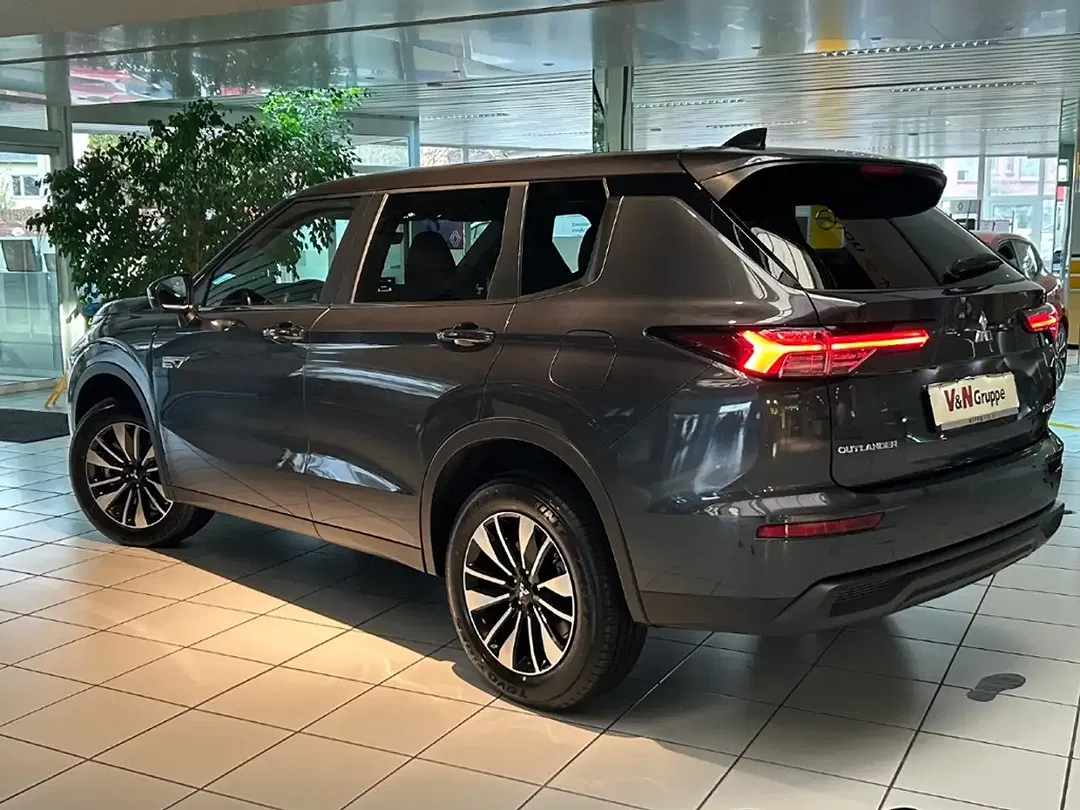 Mitsubishi Outlander - Thumbnail 5