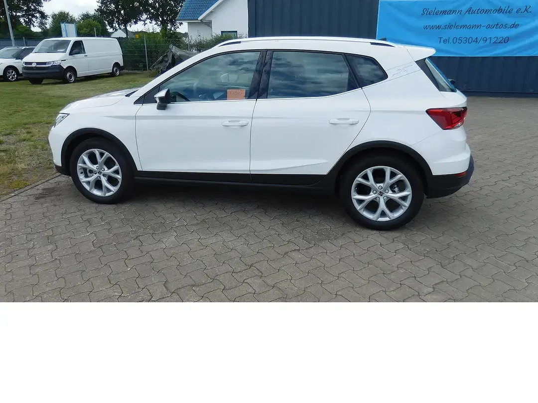 SEAT Arona - Thumbnail 1