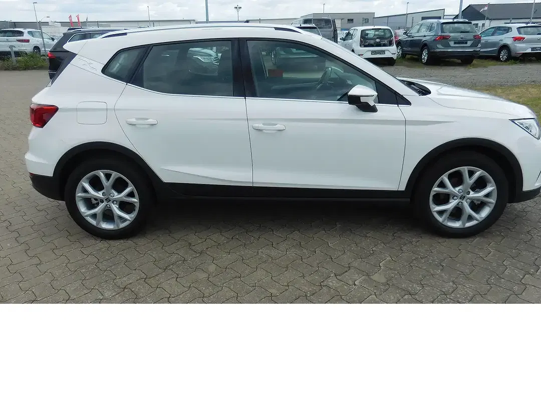 SEAT Arona - Thumbnail 2
