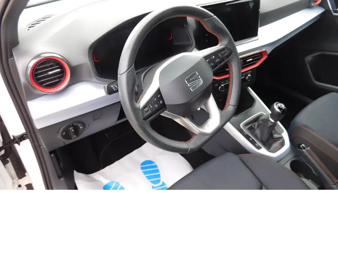 SEAT Arona - Thumbnail 9
