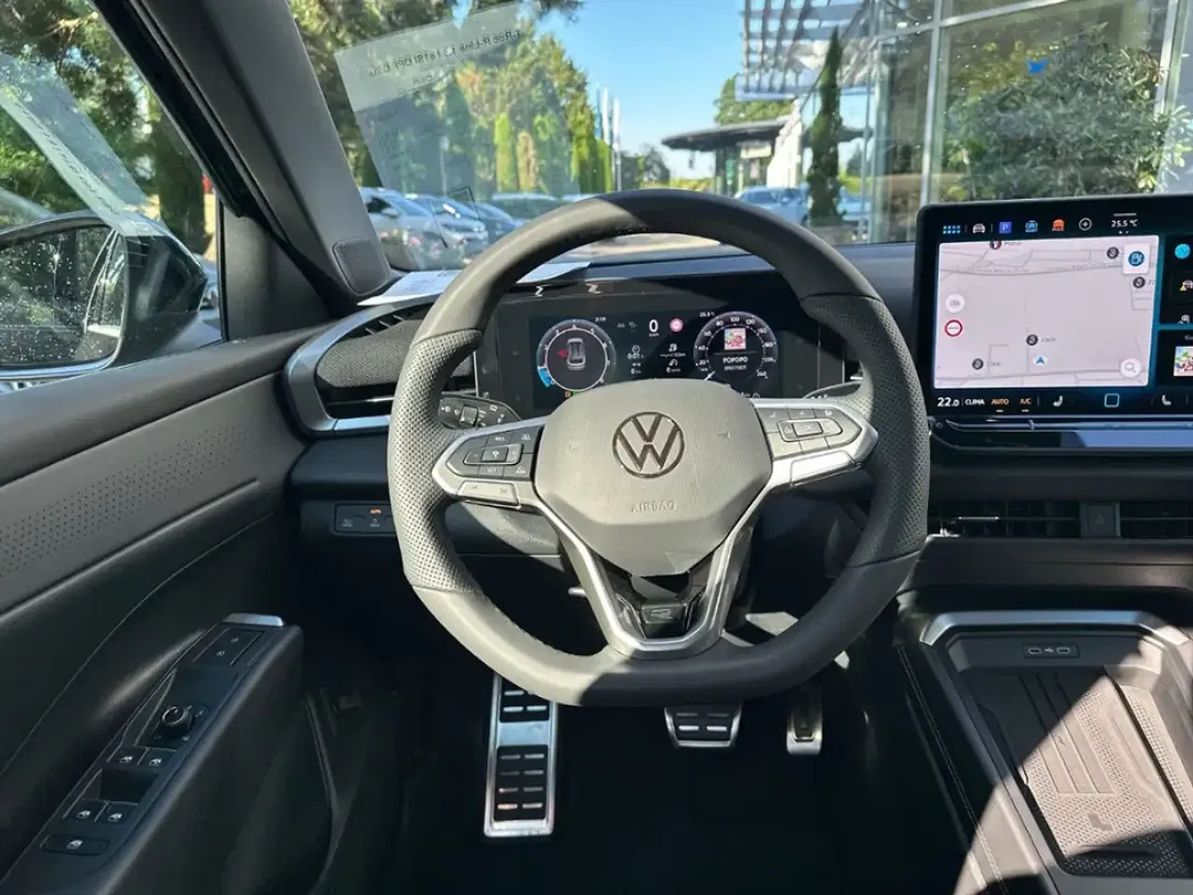 Volkswagen T-Roc - Thumbnail 8