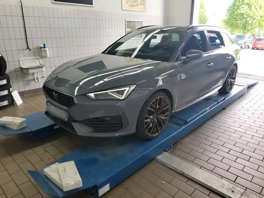 CUPRA Leon - Thumbnail 1