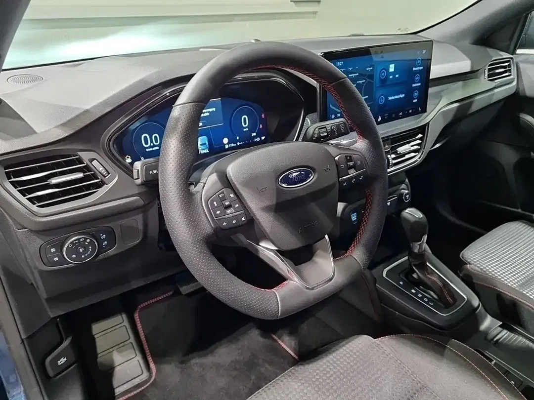 Ford Focus - Thumbnail 11
