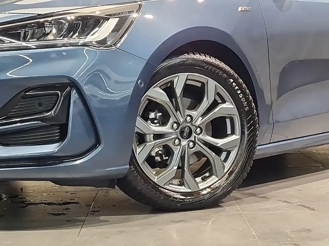 Ford Focus - Thumbnail 12