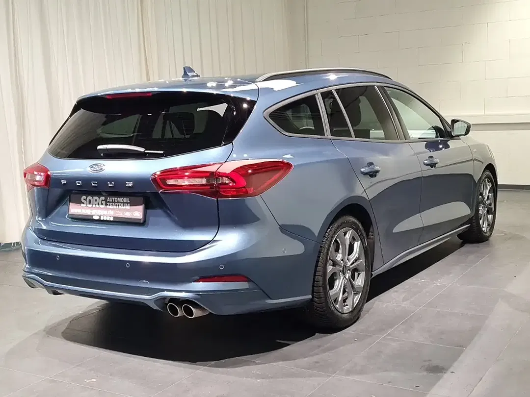 Ford Focus - Thumbnail 3