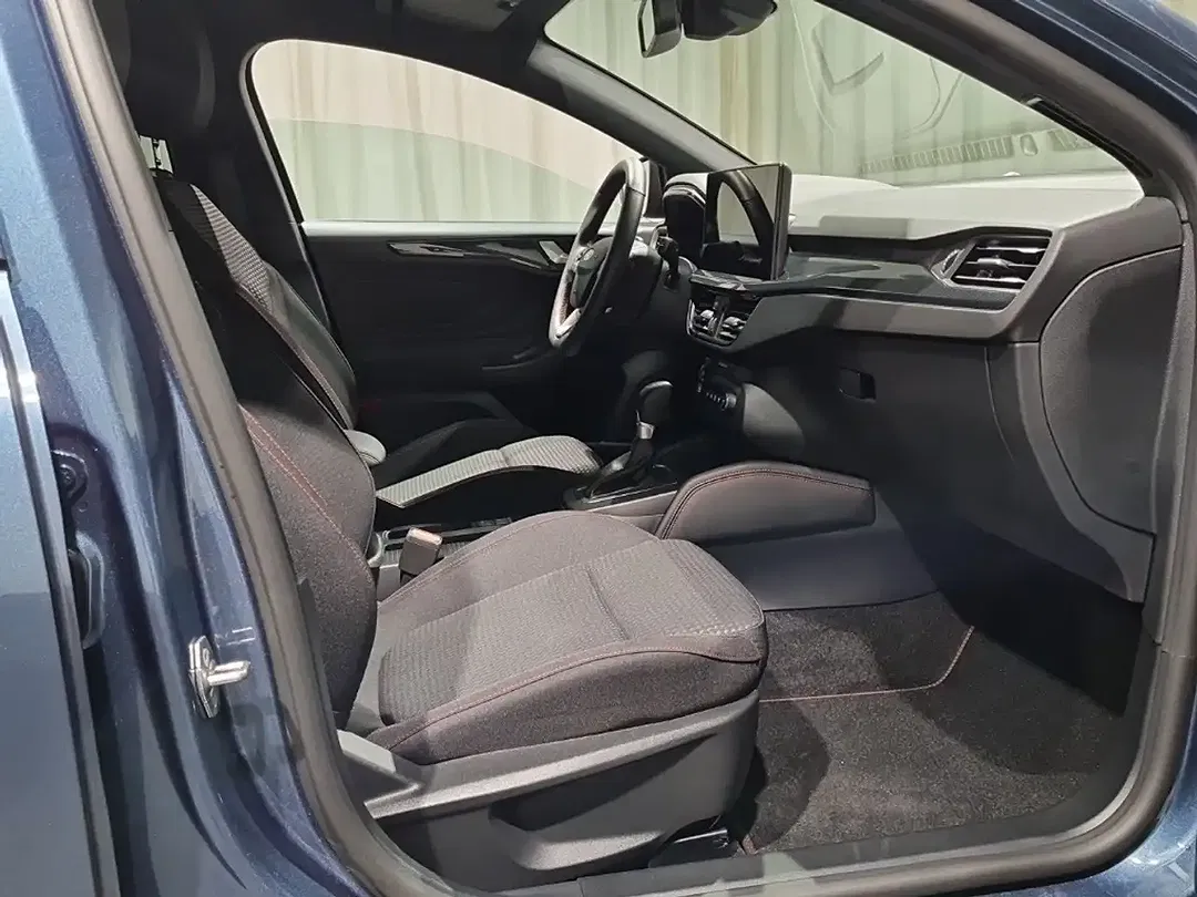 Ford Focus - Thumbnail 4