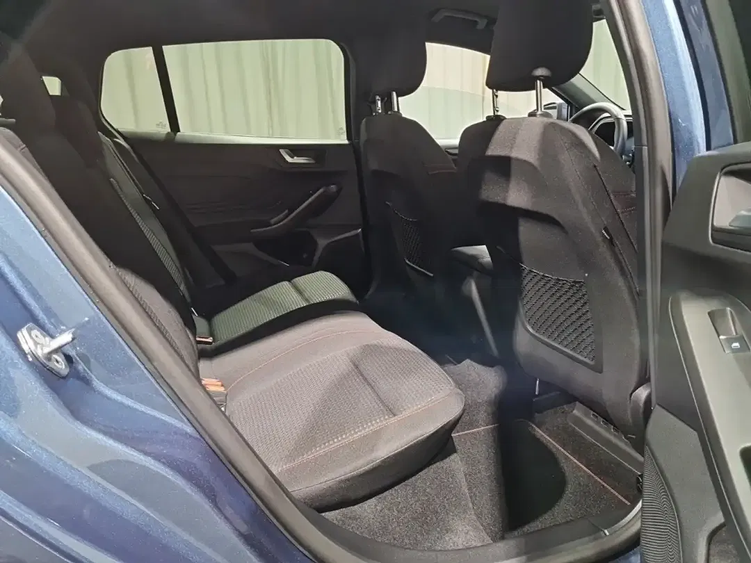 Ford Focus - Thumbnail 8