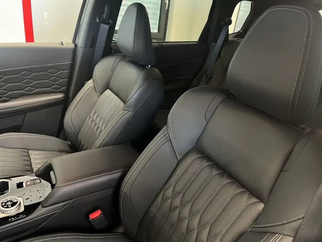 Mitsubishi Outlander - Thumbnail 10