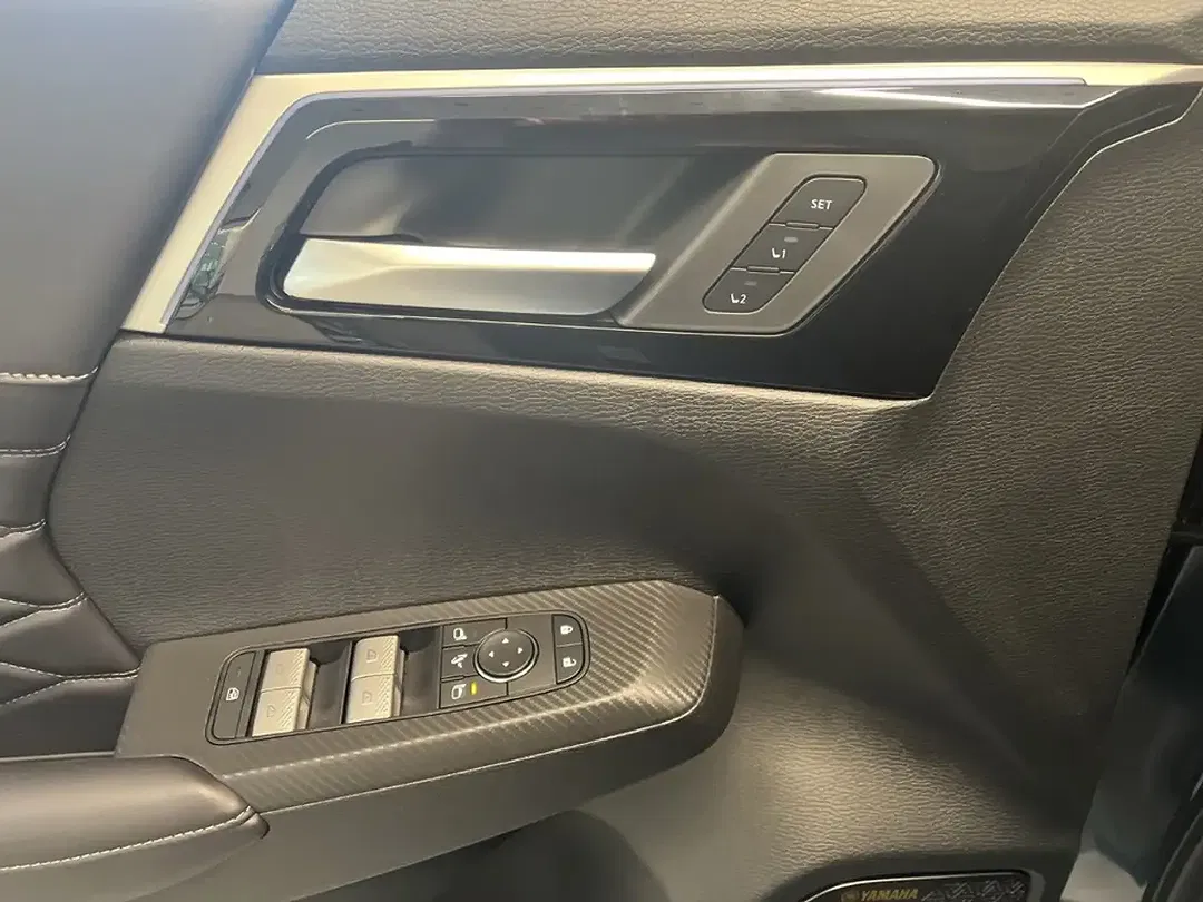 Mitsubishi Outlander - Thumbnail 11