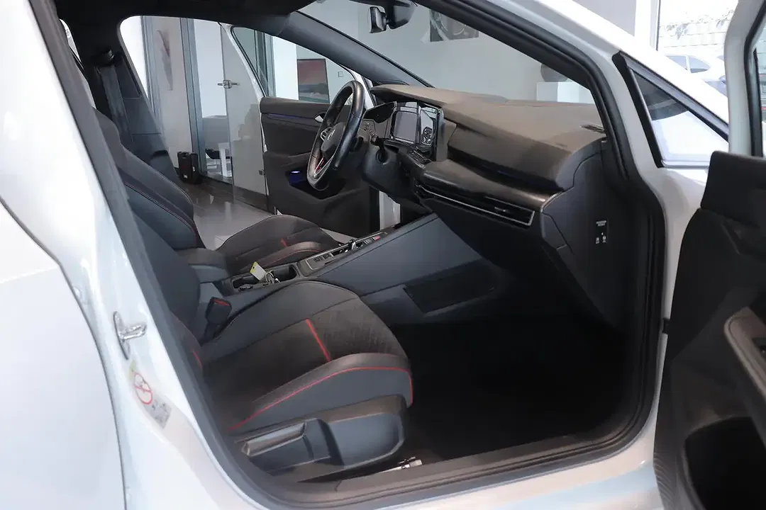 Volkswagen Golf - Thumbnail 9