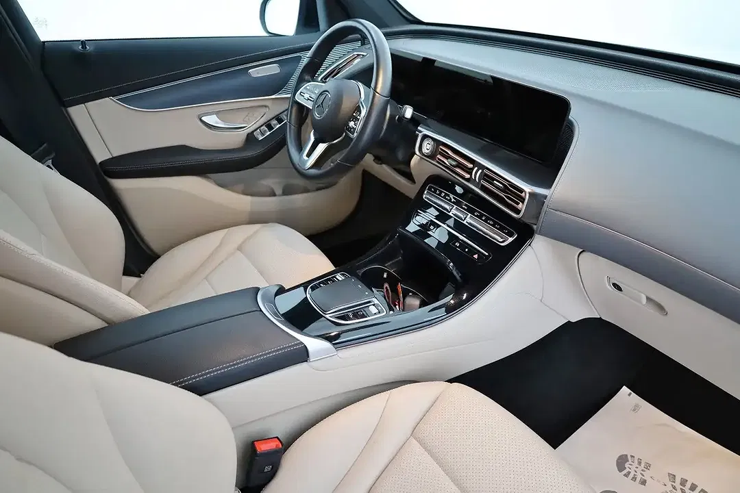 Mercedes-Benz EQC 400 - Thumbnail 3