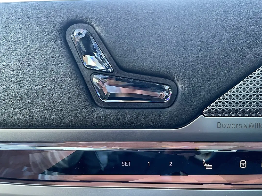 BMW i7 - Thumbnail 18