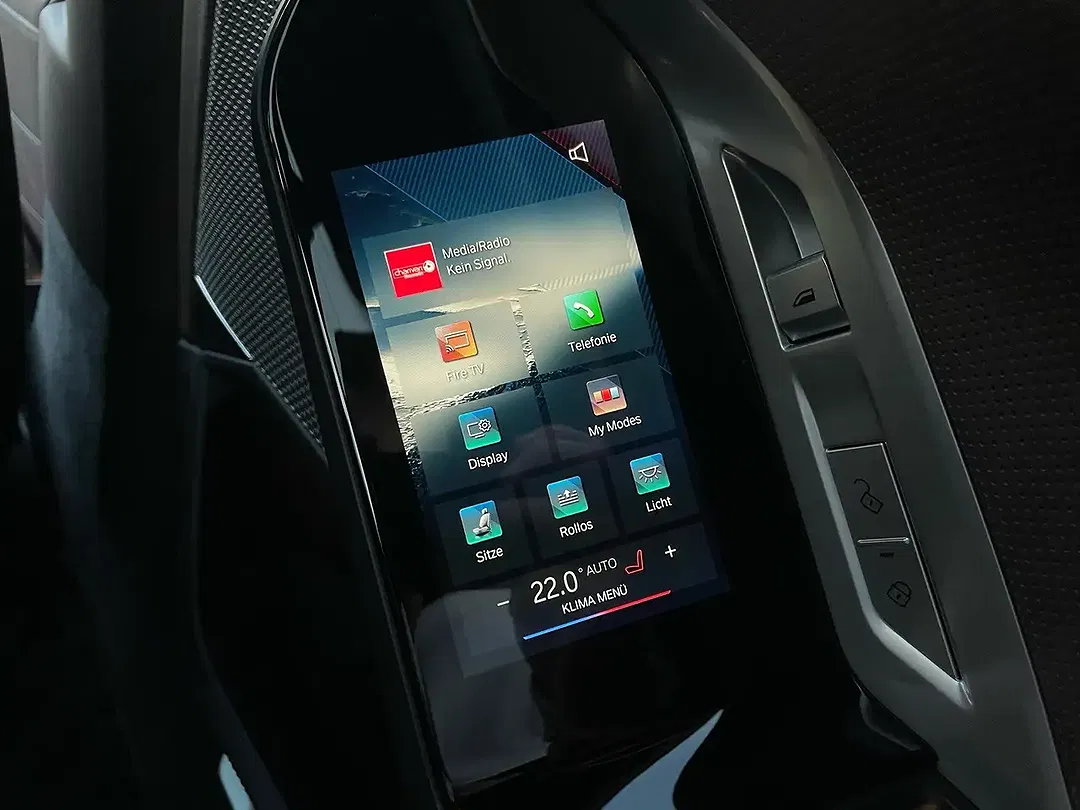 BMW i7 - Thumbnail 25