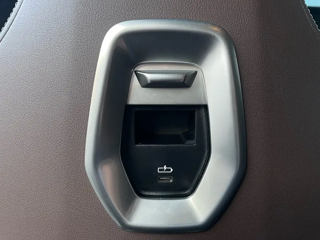 BMW i7 - Thumbnail 28