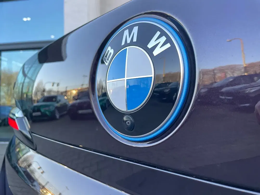 BMW i7 - Thumbnail 34