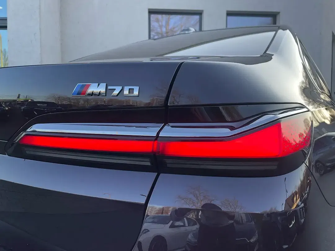 BMW i7 - Thumbnail 35