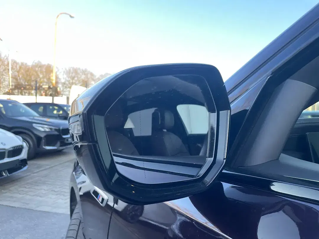 BMW i7 - Thumbnail 37