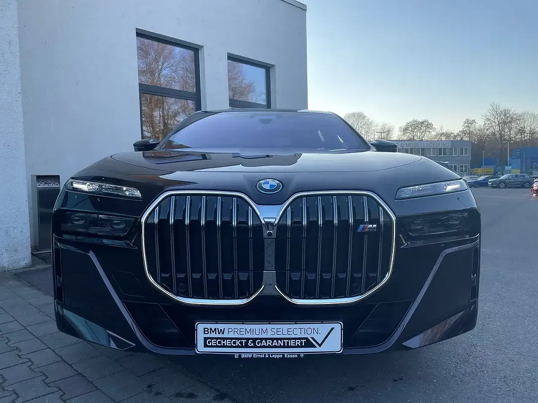 BMW i7 - Thumbnail 41