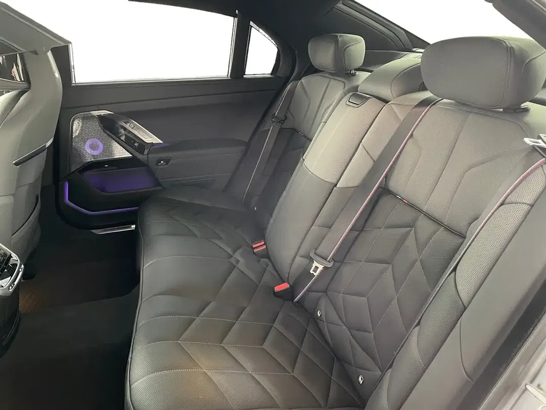 BMW 760 - Thumbnail 5