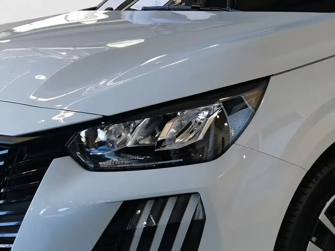 Peugeot 208 - Thumbnail 5