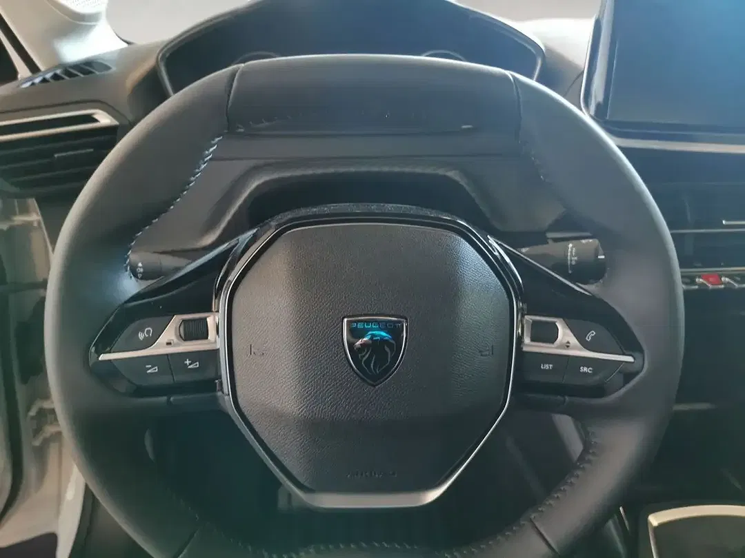 Peugeot 208 - Thumbnail 8