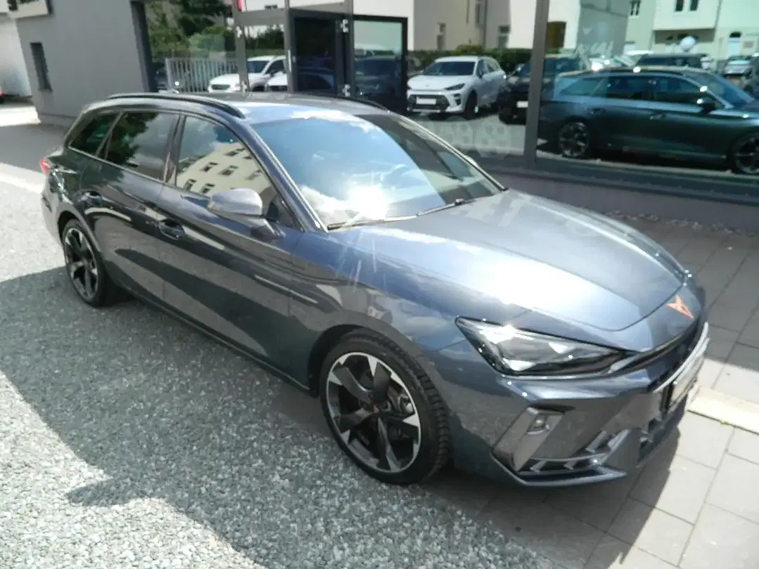 CUPRA Leon - Thumbnail 1