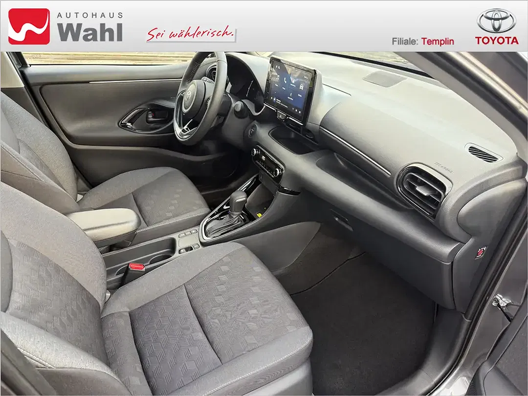Toyota Yaris - Thumbnail 8