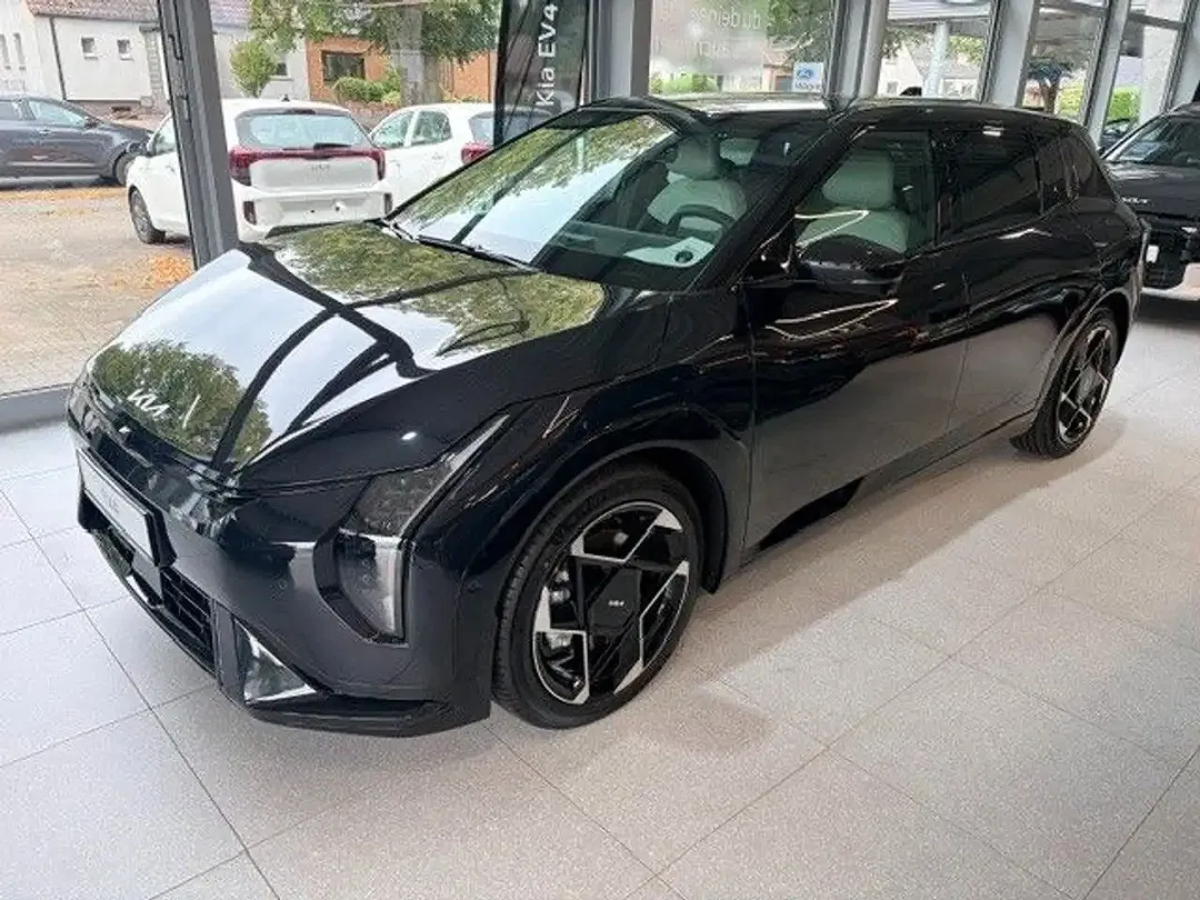 Kia EV4 - Thumbnail 3