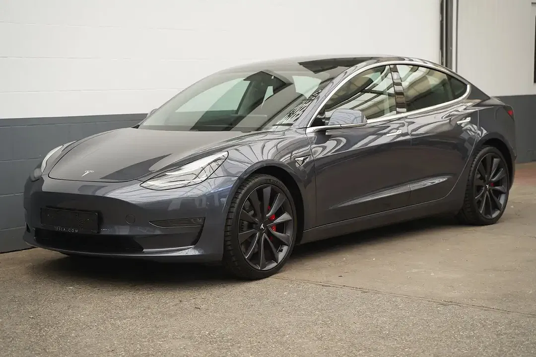 Tesla Model 3 - Thumbnail 1
