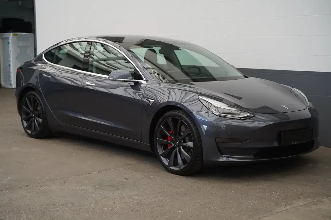 Tesla Model 3 - Thumbnail 11