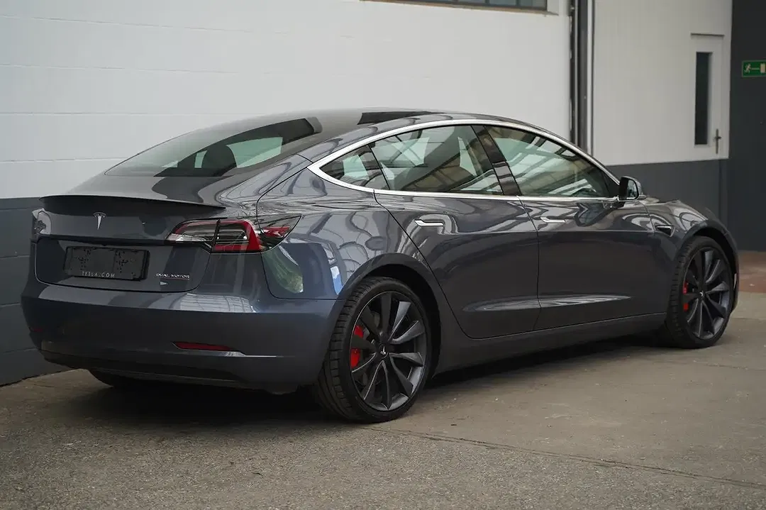 Tesla Model 3 - Thumbnail 13