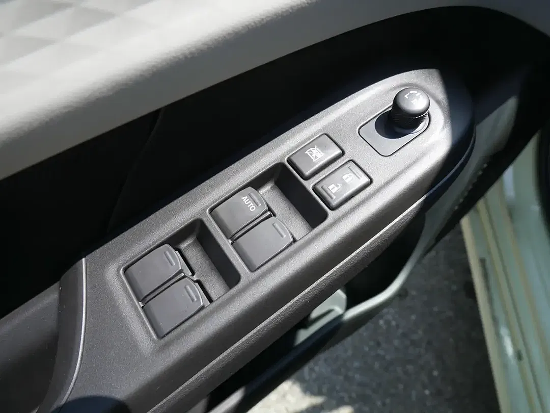 Suzuki Swift - Thumbnail 8