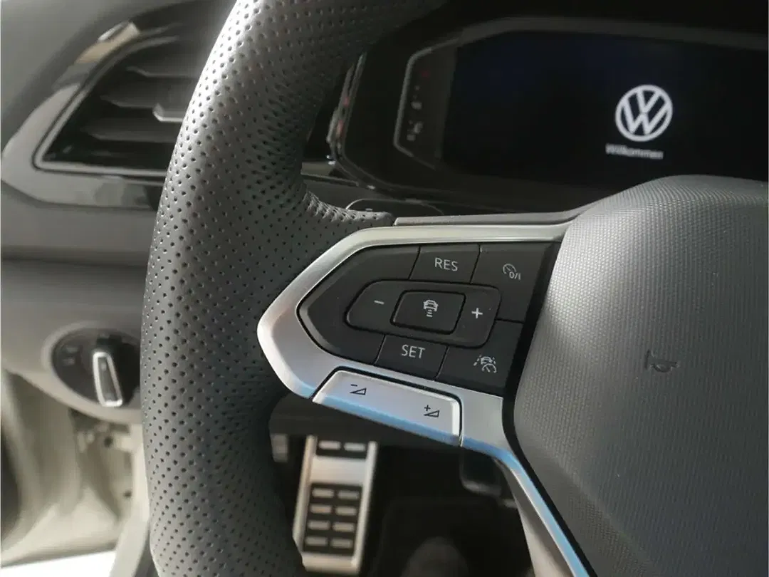 Volkswagen T-Roc - Thumbnail 12