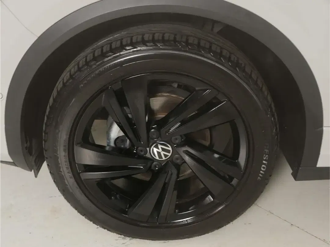 Volkswagen T-Roc - Thumbnail 5