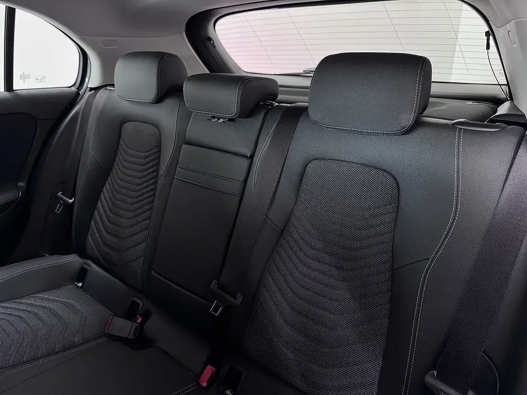 Mercedes-Benz A 200 - Thumbnail 11