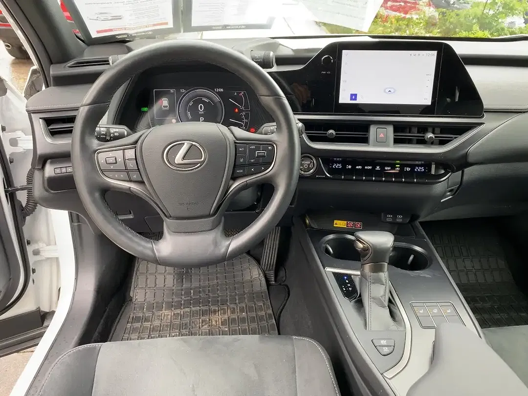Lexus UX 250h - Thumbnail 13
