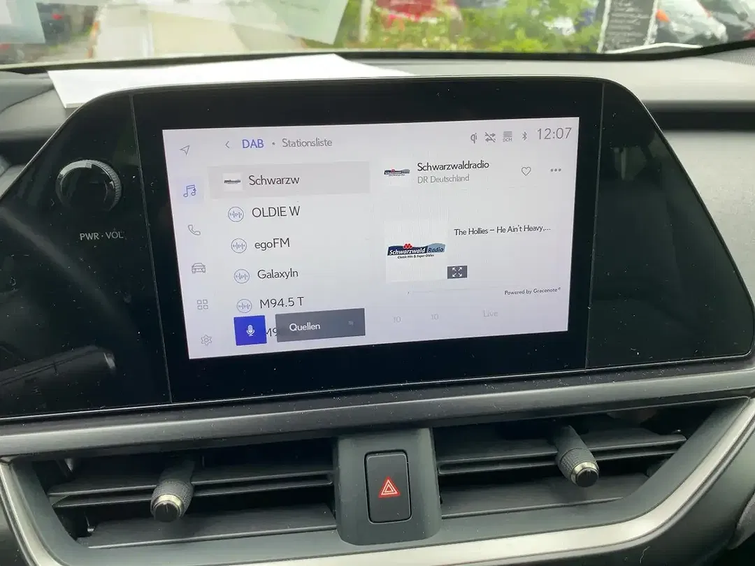 Lexus UX 250h - Thumbnail 15