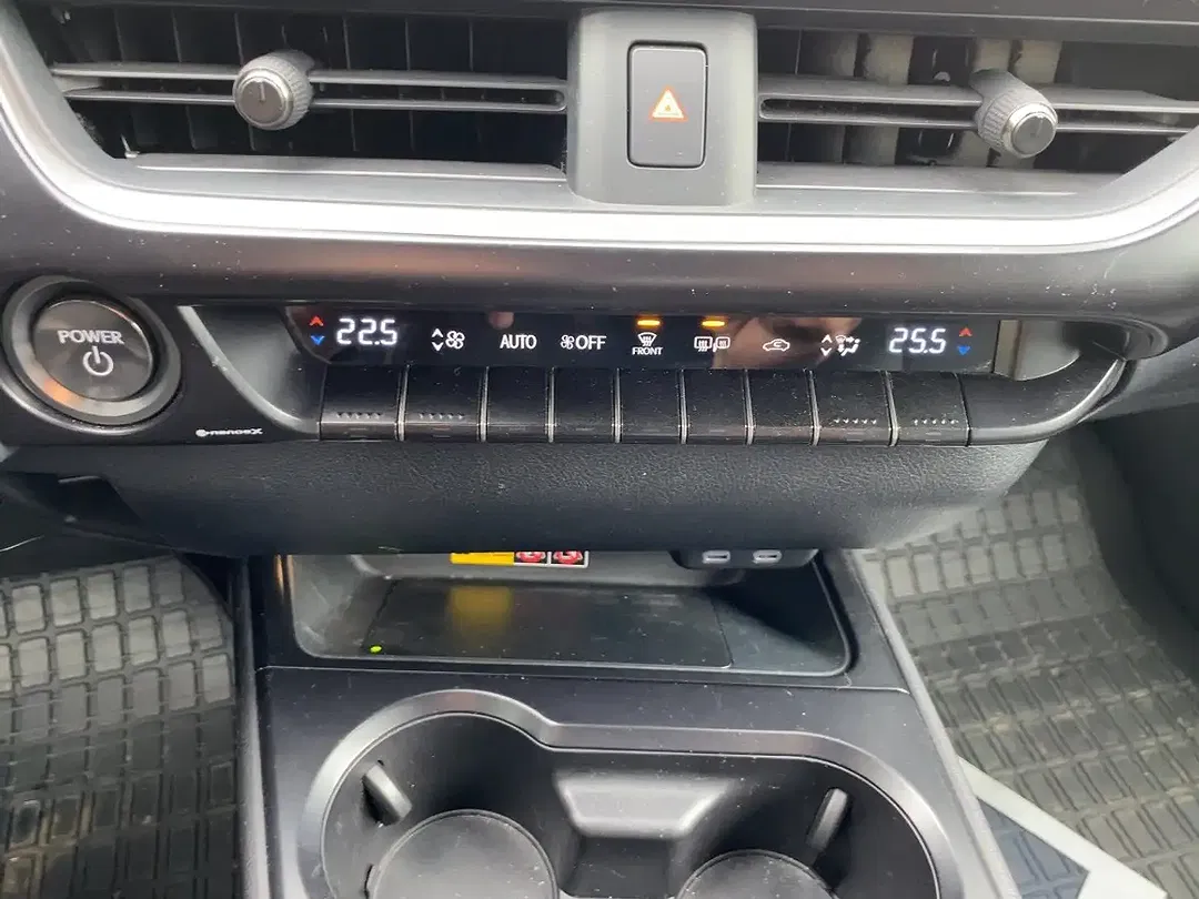 Lexus UX 250h - Thumbnail 17